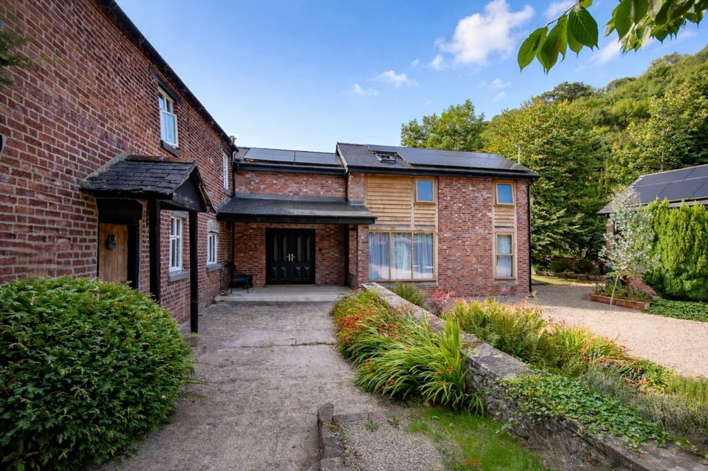 6 bed detached house for saleLlansantffraid, Powys SY22 photo 3