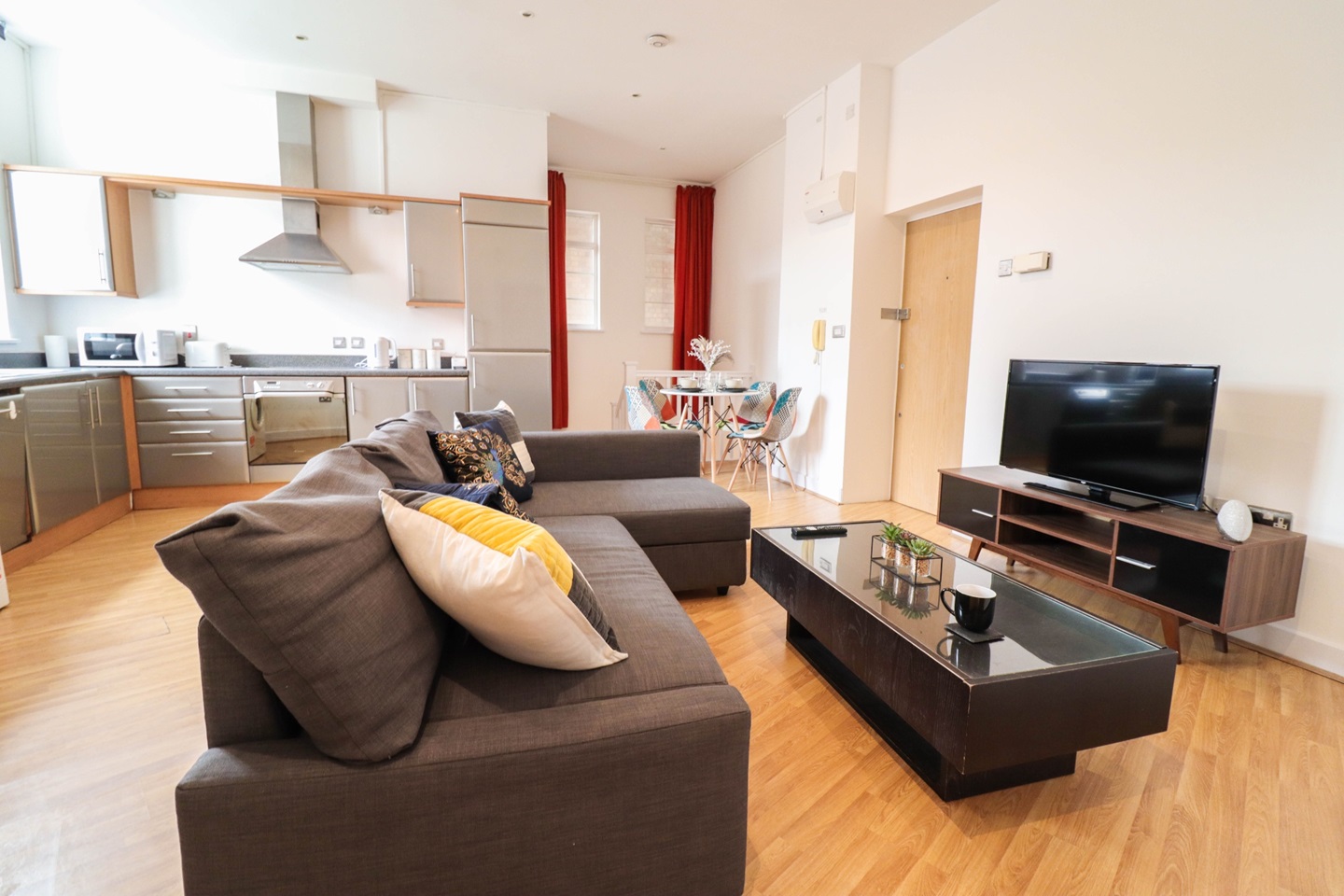 2 Bed Flat, Denmark Road, SE5, N1 7GU