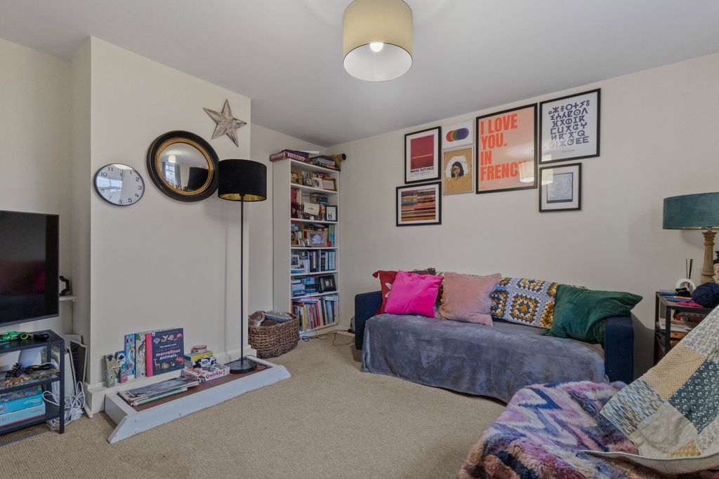 Additional image 4 of 3 bed semi-detached house for saleMoat Crescent, Malvern WR14