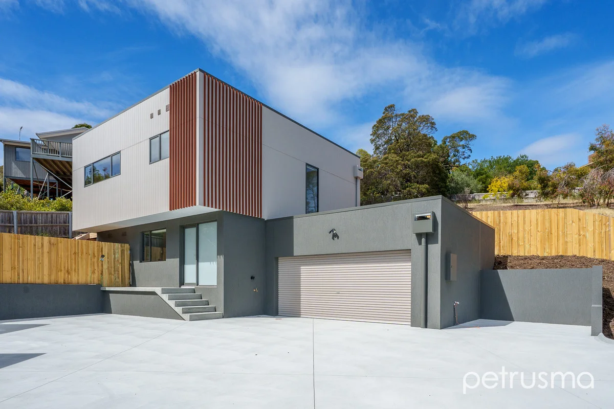 1&2/28 Nayuka Street, Geilston Bay TAS 7015