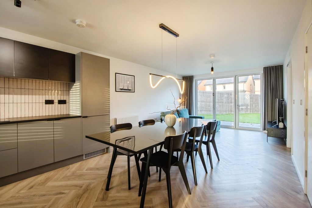 Additional image 3 of 4 bed detached house for saleHeath View, Wakefield, West Yorkshire WF1