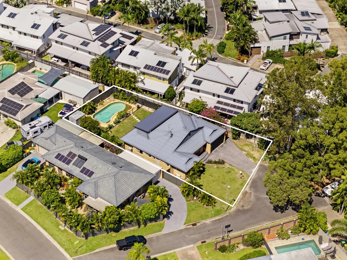 4 Yerrecoin Place, Burleigh Waters QLD 4220
