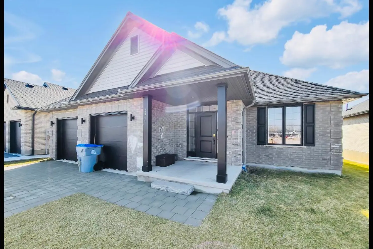 2047 Lockwood Crescent photo 3