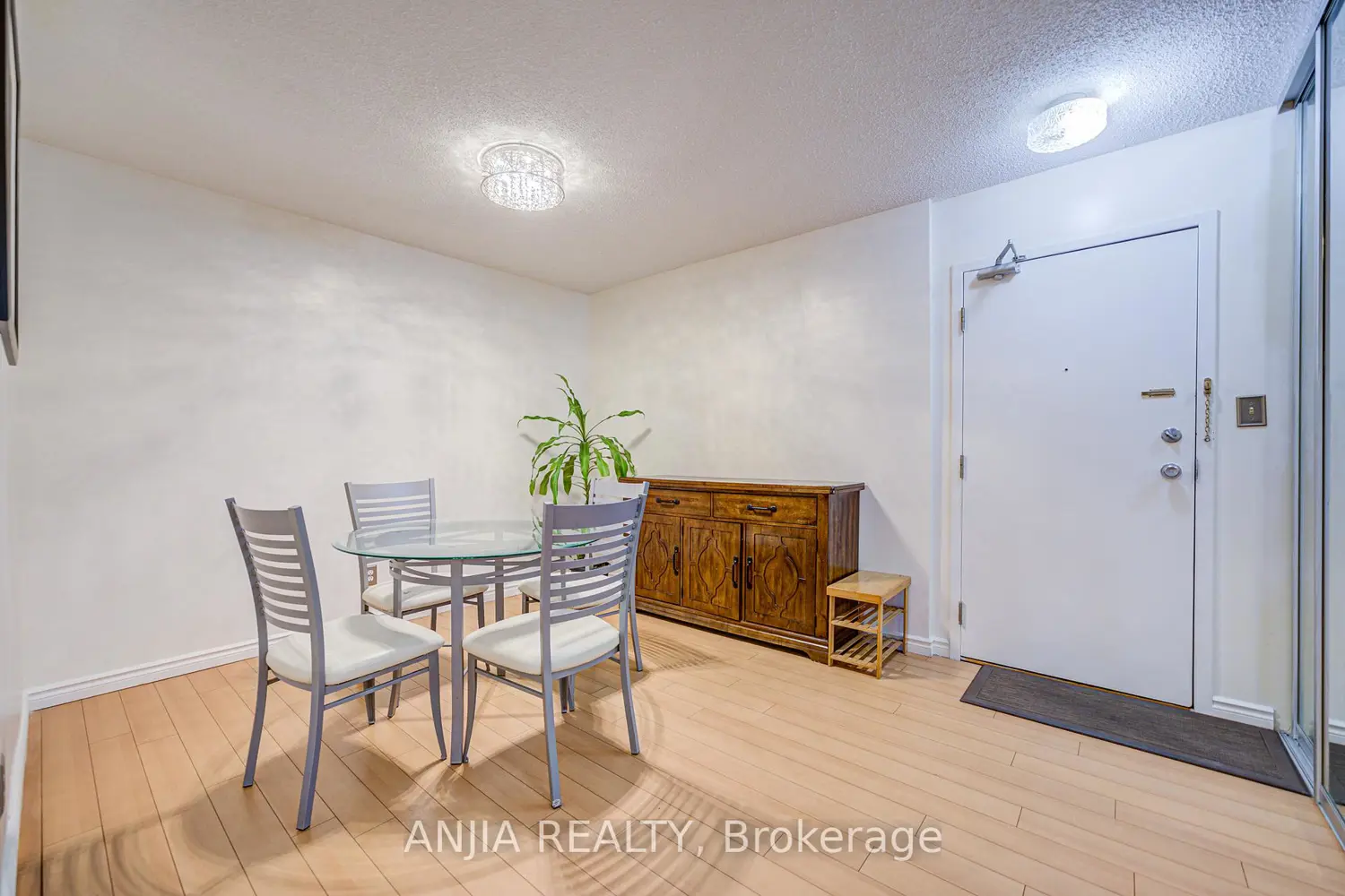 225 Bamburgh Circle 512 photo 4