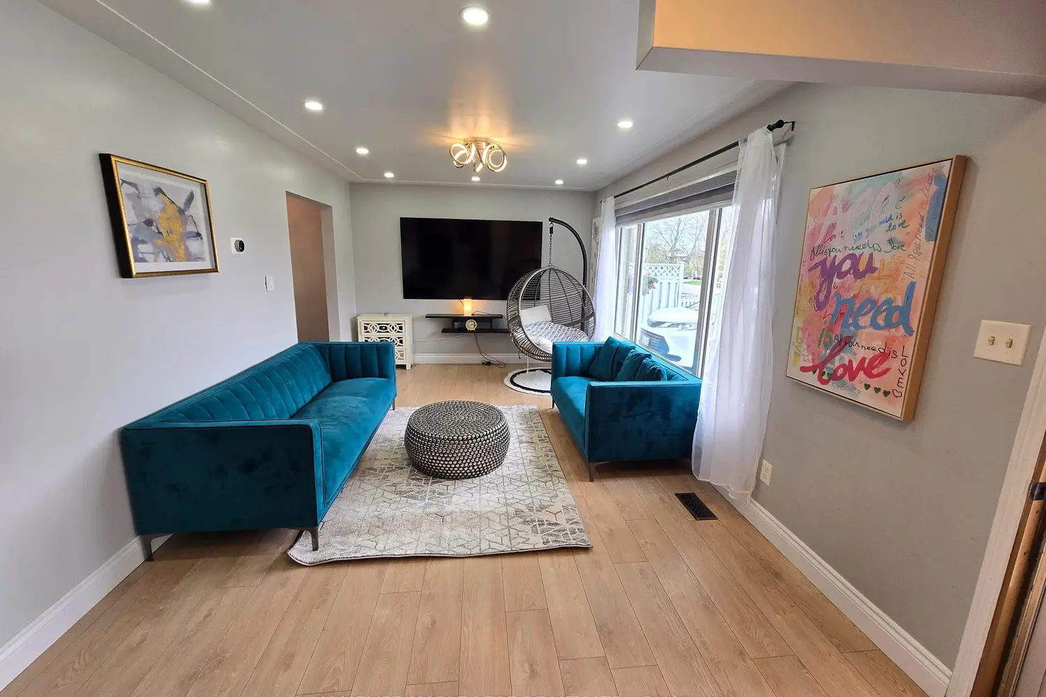 261 Overlea Drive photo 5