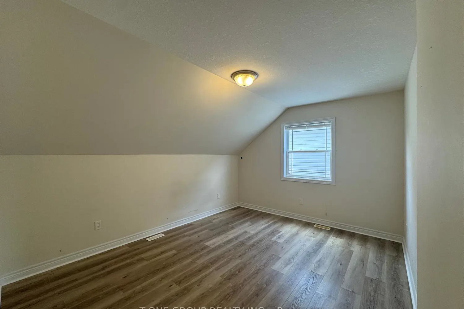 116 Rothwell Gardens photo 5