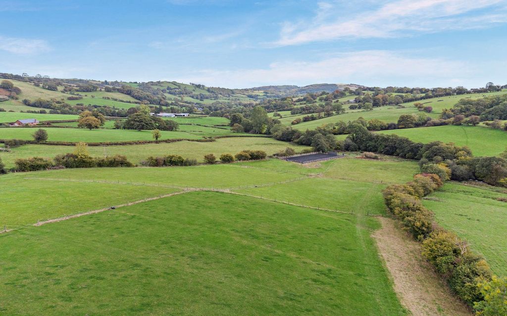 4 bed equestrian for salePen-Y-Garnedd, Llanrhaeadr Ym Mochnant, Oswestry, Powys SY10 photo 2