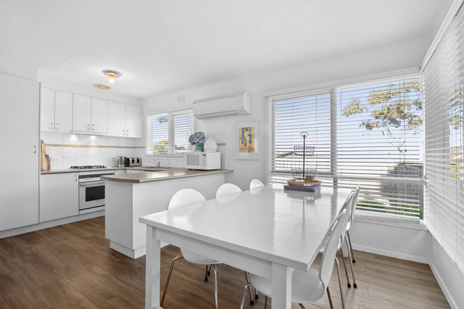 10 Waverley Avenue, Lorne VIC 3232 photo 2