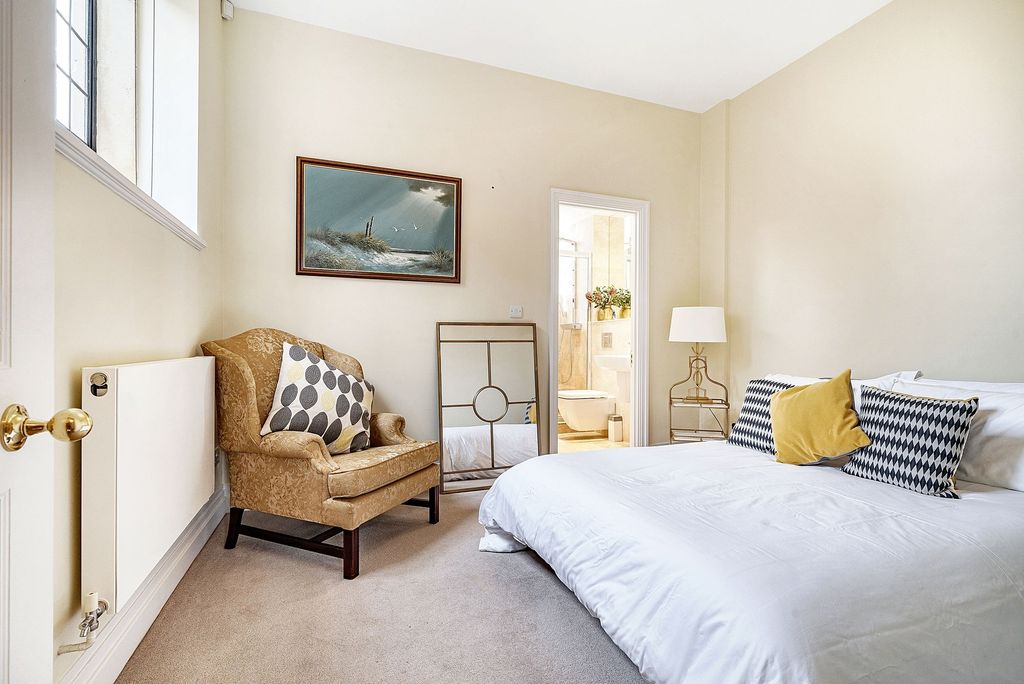 Additional image 12 of 3 bed flat for saleKings Drive, Midhurst GU29
