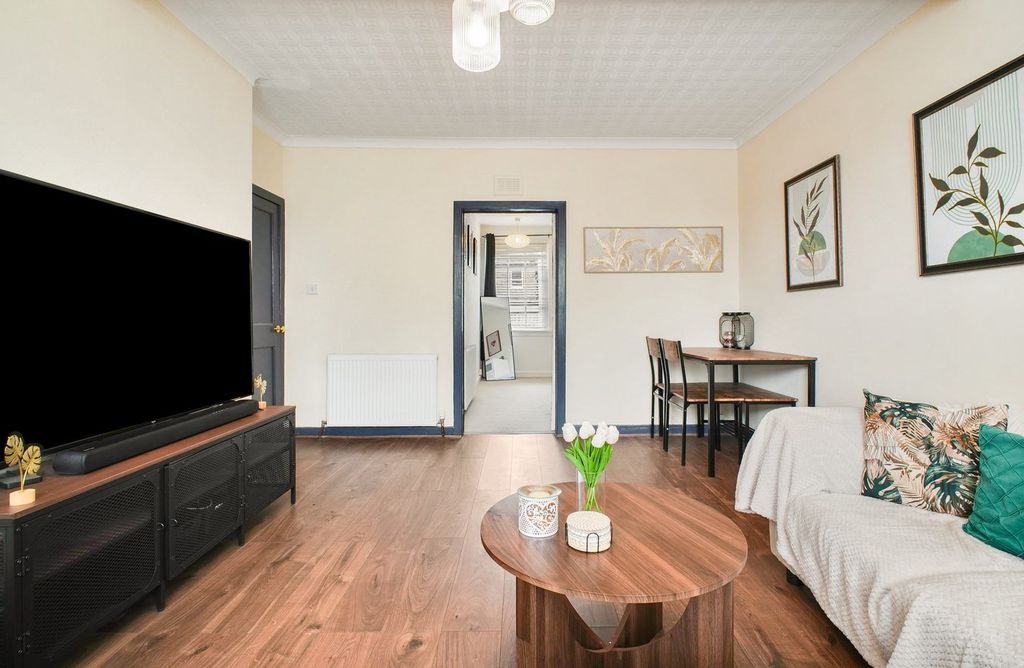 2 bed flat for saleMarchfield Quadrant, Ayr KA8 photo 3