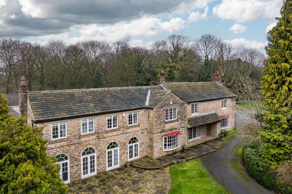 5 bed detached house for saleBroomhouse Lane, Edlington, Doncaster DN12