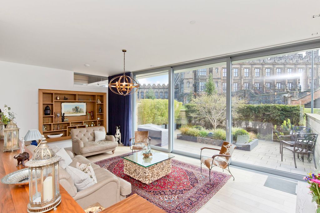 3 bed flat for saleDonaldson Crescent, Wester Coates, Edinburgh EH12 photo 2