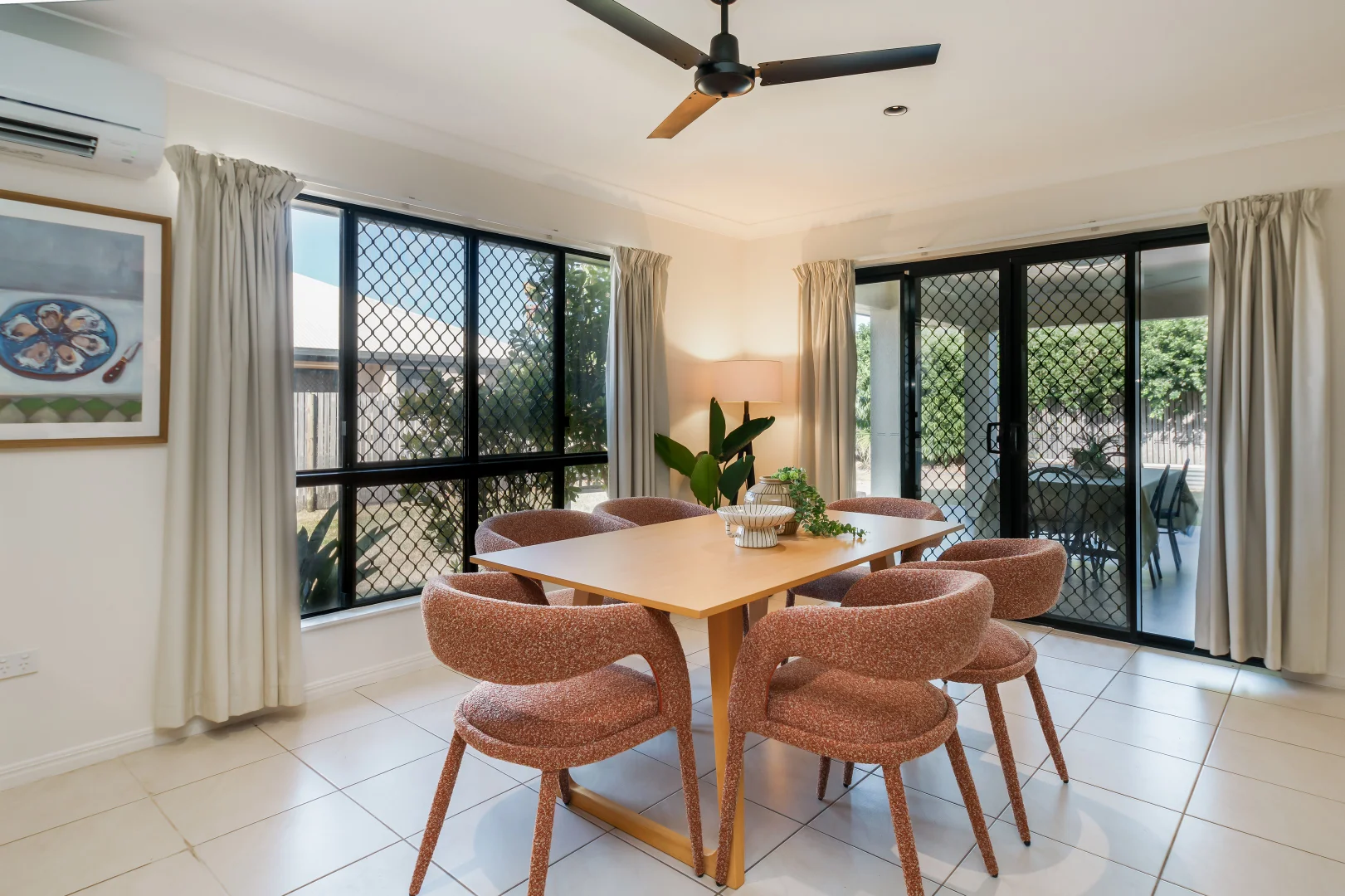 6 Lochern Way, Bushland Beach QLD 4818 photo 5
