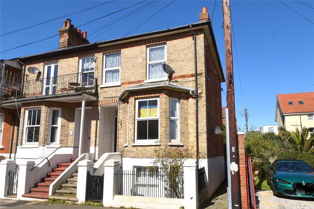 2 bed flat for saleRussell Road, Felixstowe, Suffolk IP11