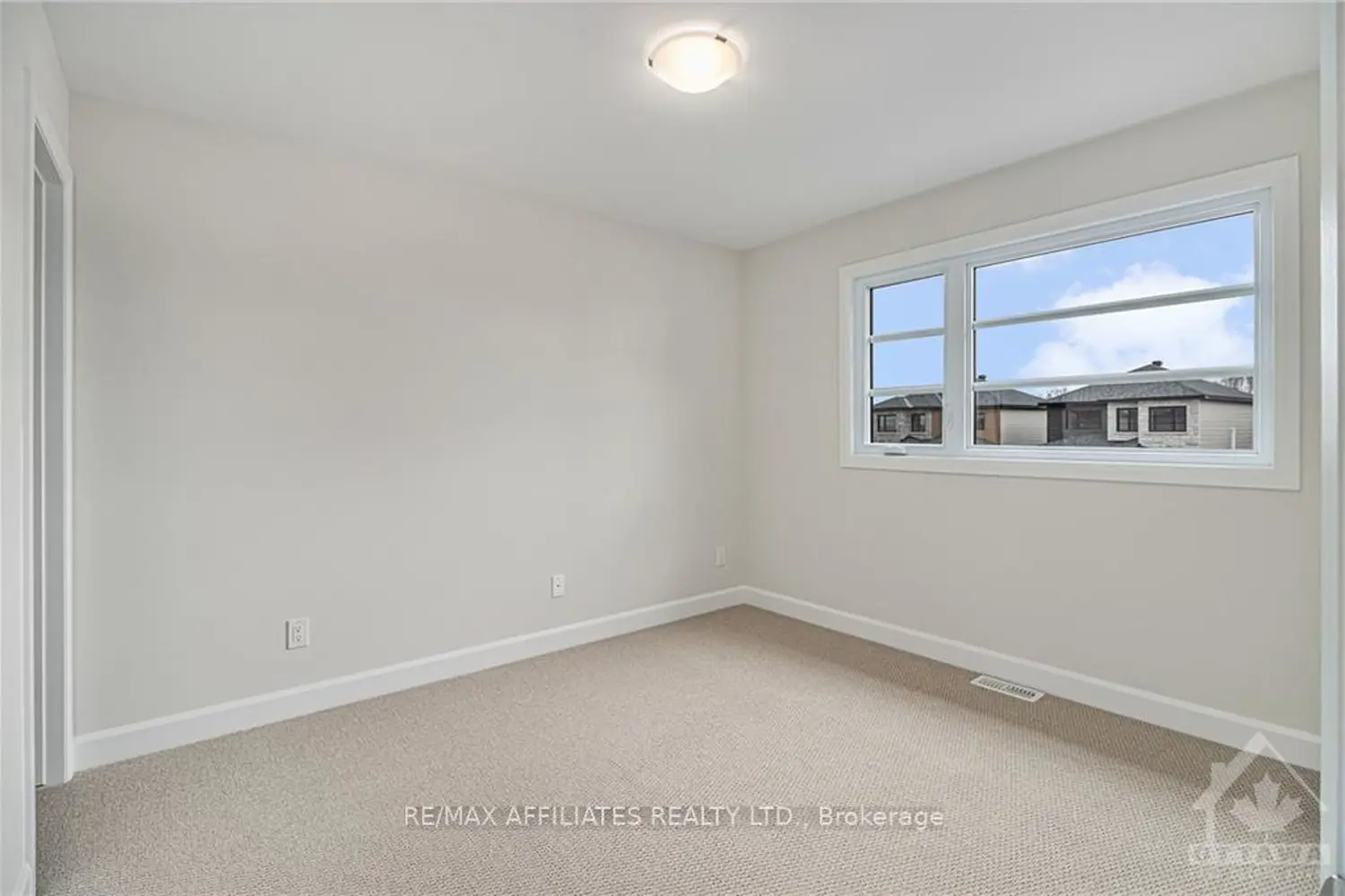 1205 Montblanc Crescent photo 3