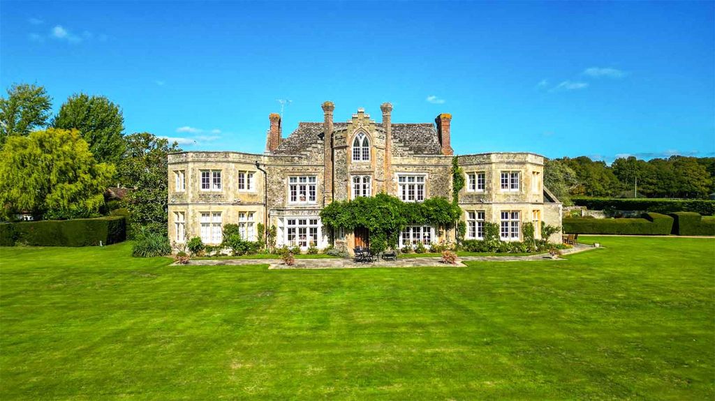10 bed equestrian for saleKirdford, Billingshurst, West Sussex RH14