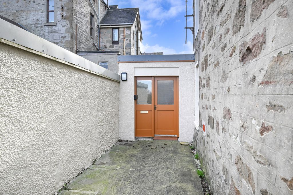 1 bed flat for saleCommercial Road, Lerwick, Shetland ZE1 photo 2