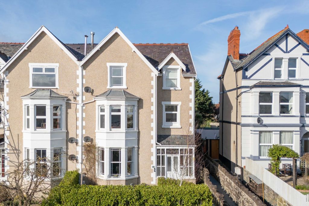 3 bed flat for saleYork Road, Deganwy LL31