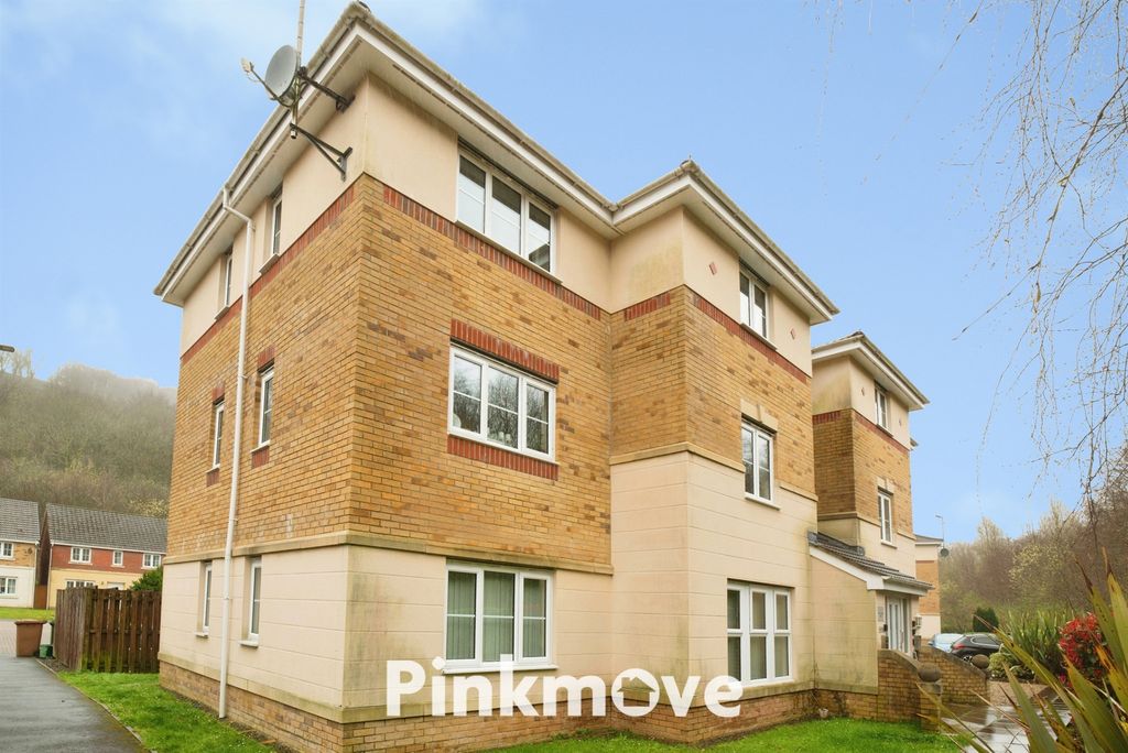 2 bed flat for saleCoed Celynen Drive, Abercarn, Newport NP11 photo 2