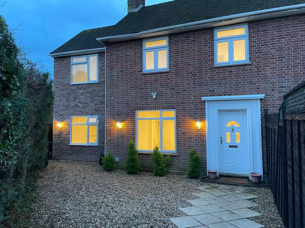 3 bed semi-detached house for saleHome Meadow, Farnham Royal, Buckinghamshire SL2