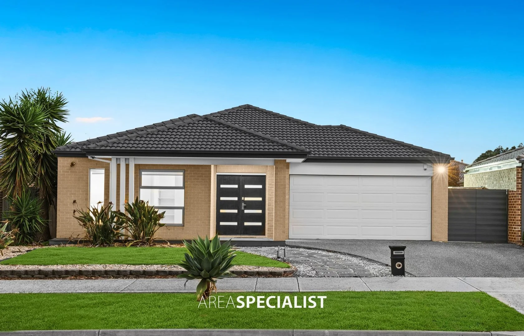5 Ranfurlie Boulevard, Cranbourne West VIC 3977
