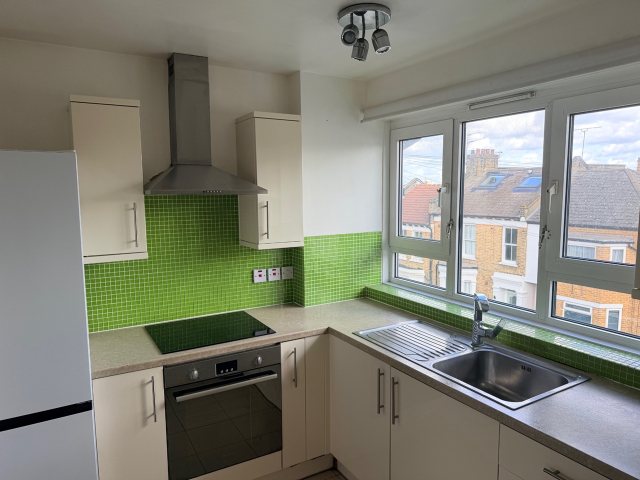 2 Bed Flat, Vestry Road, SE5, N1 7GU photo 2
