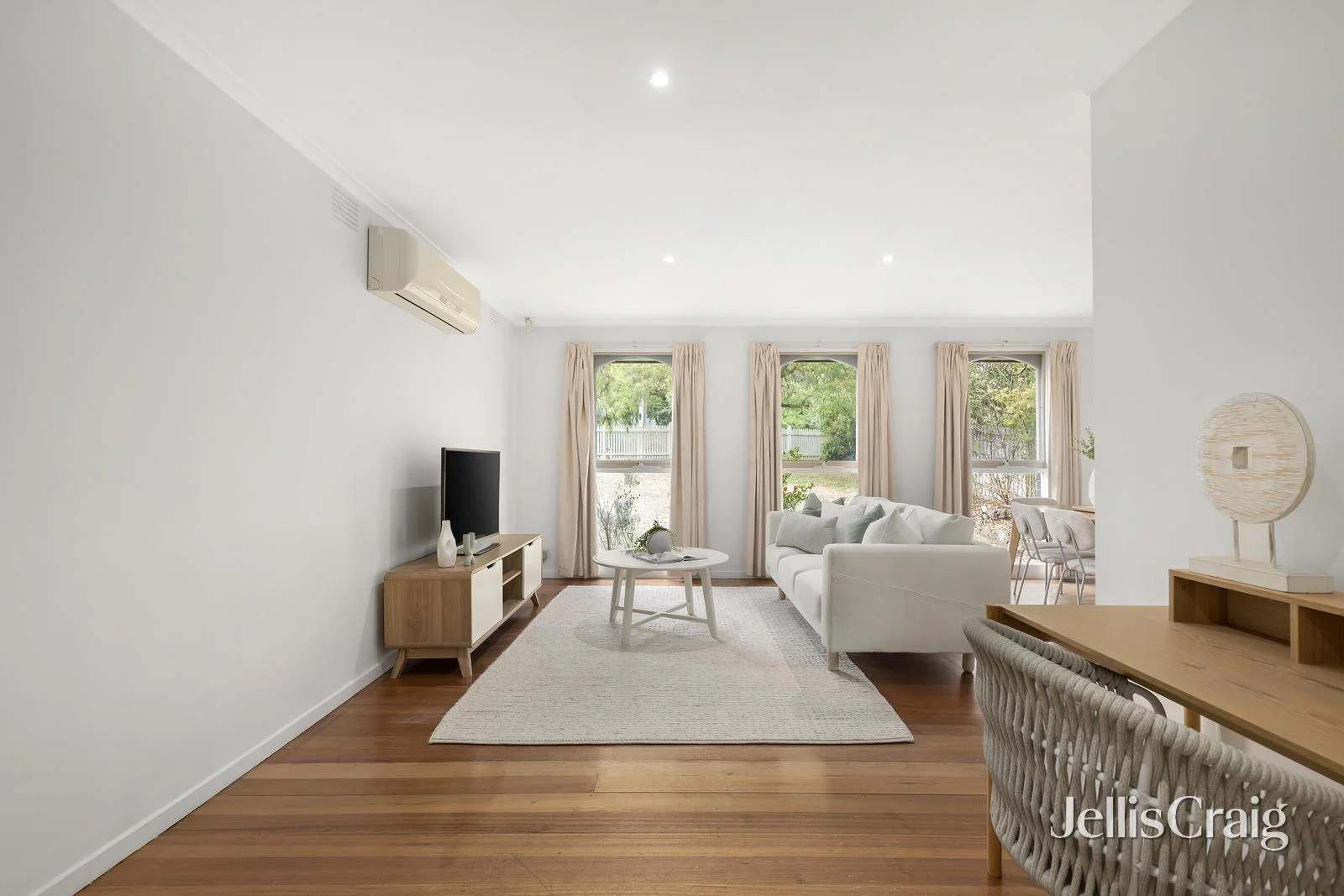 10 Highland Crescent, Mooroolbark VIC 3138 photo 4