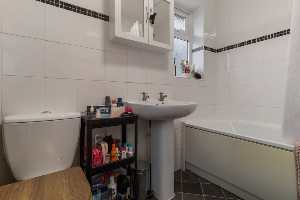 Additional image 13 of 3 bed semi-detached house for saleMoat Crescent, Malvern WR14