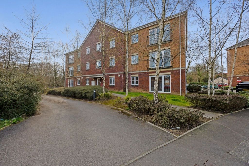 1 bed flat for saleMeadow Way, Tyla Garw CF72 photo 2