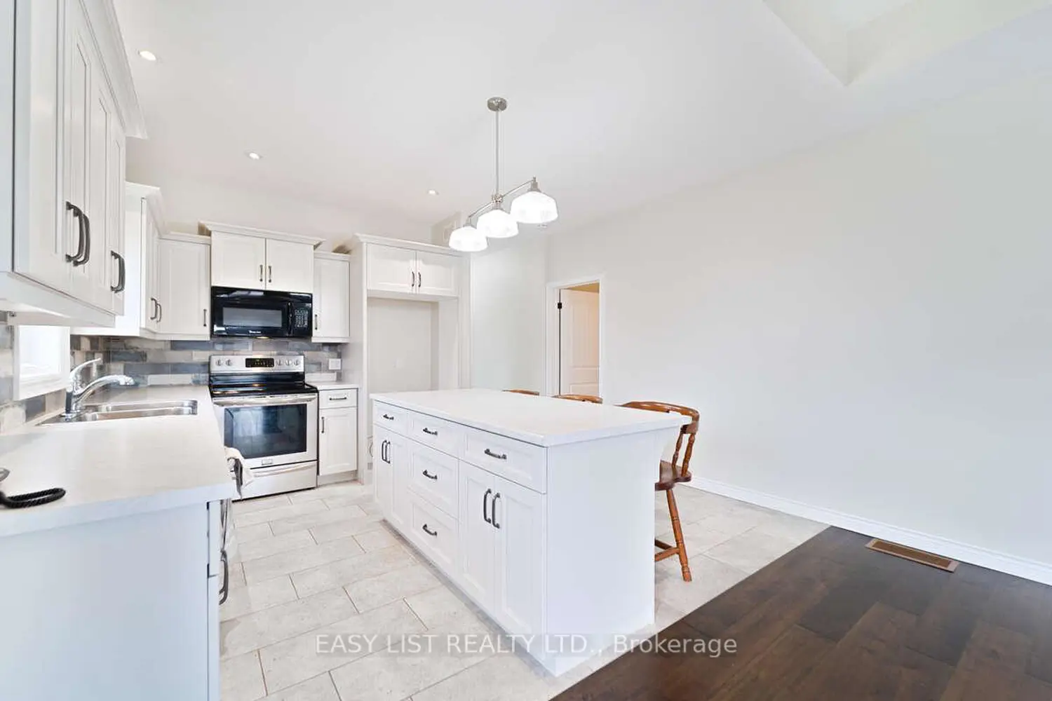 153 Brown Street photo 4