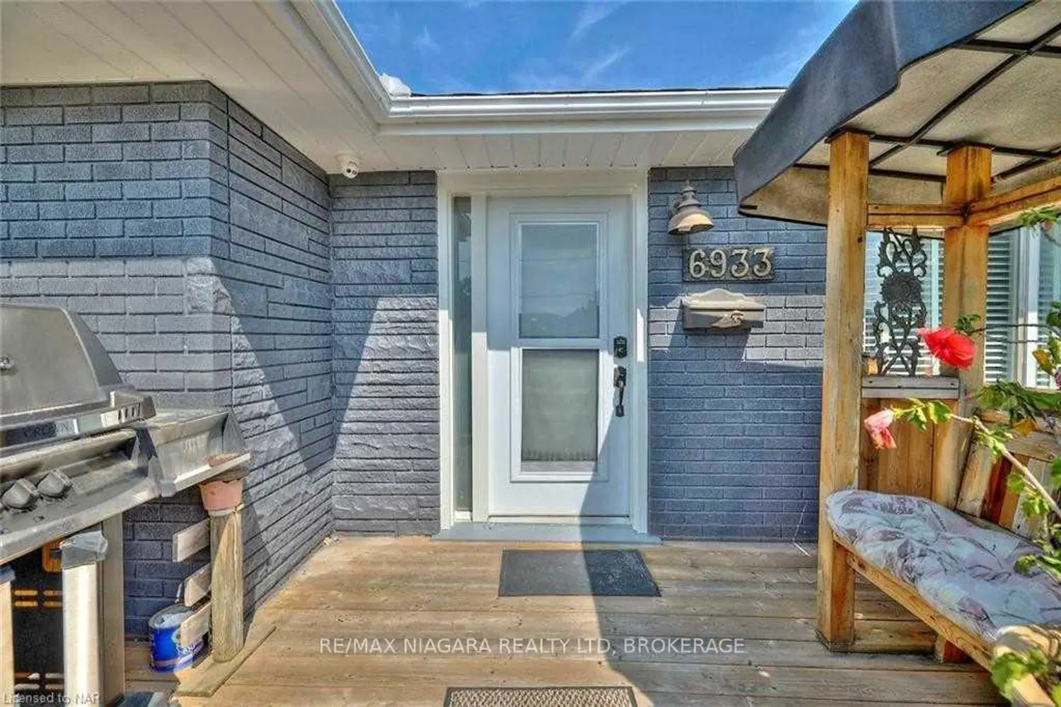 6933 Hagar Avenue photo 2