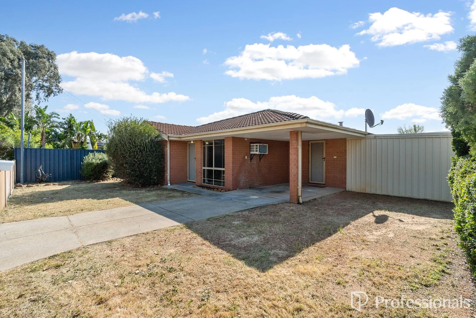 142 Seville Drive, Seville Grove WA 6112