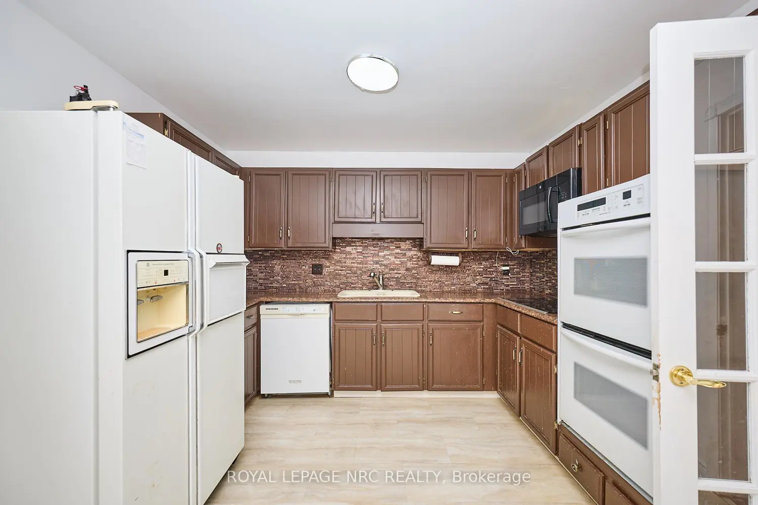 Additional image 10 of 4040 Lakeshore Road
