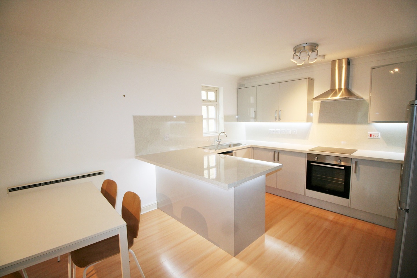 2 Bed Flat, Hadfield Close, M14, N1 7GU photo 4