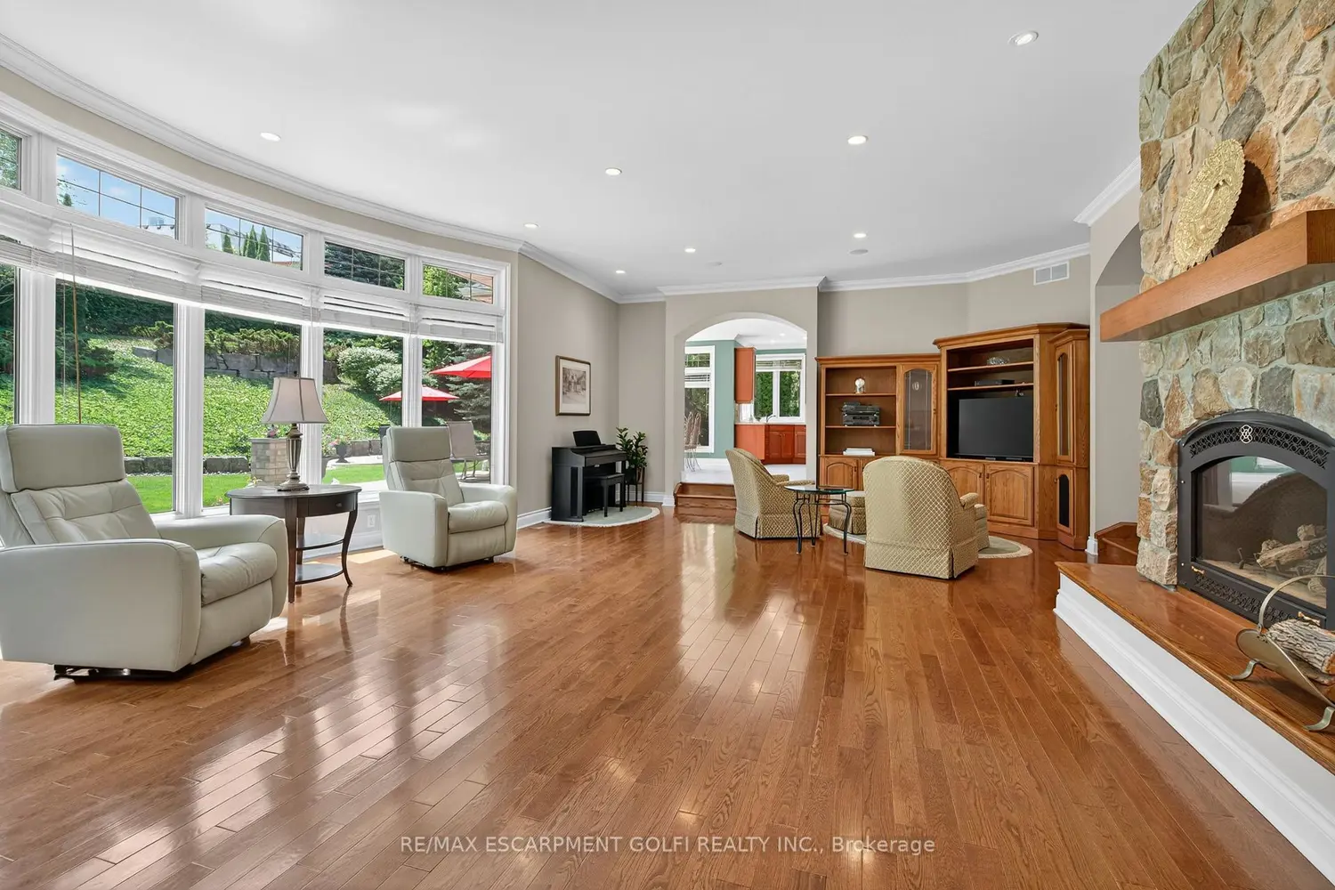 6786 Christine Court photo 5