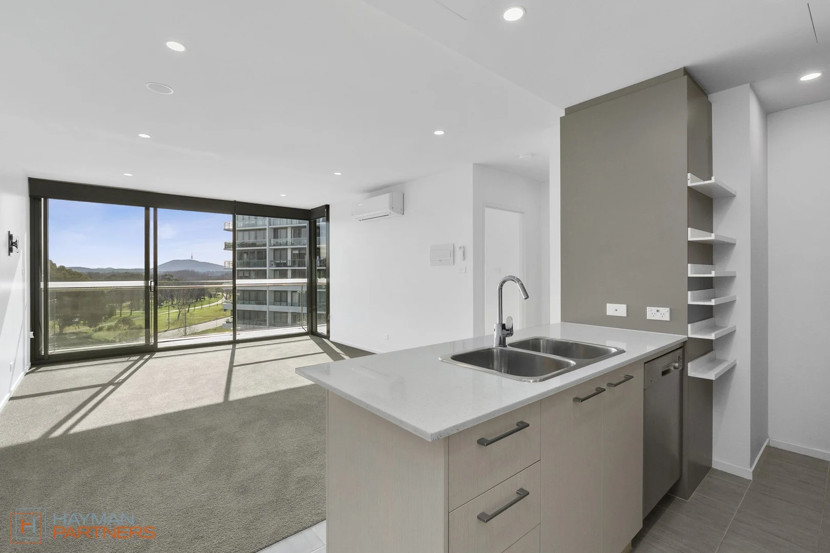 296/7 Irving Street, Phillip ACT 2606