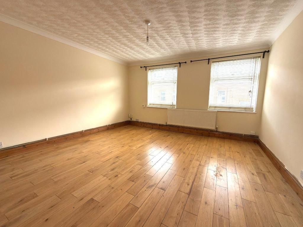 Additional image 3 of 2 bed flat for saleWellington Court, Town Centre, Luton, Bedfordshire LU1