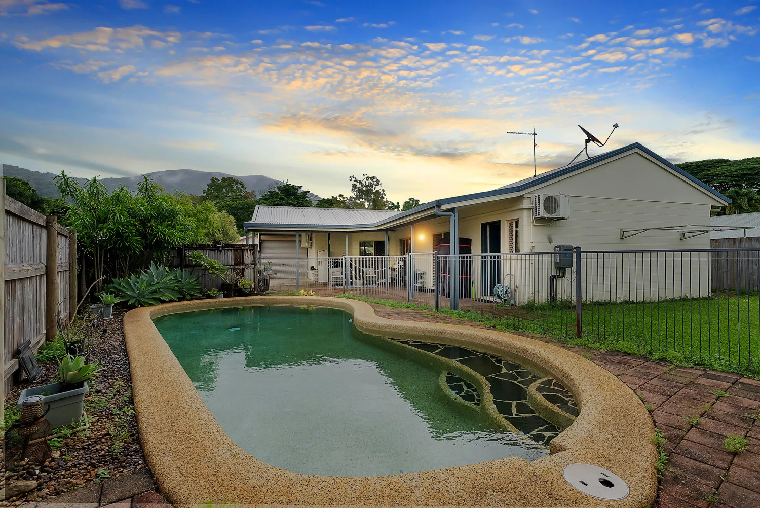 16 Osborn Crescent, Edmonton QLD 4869