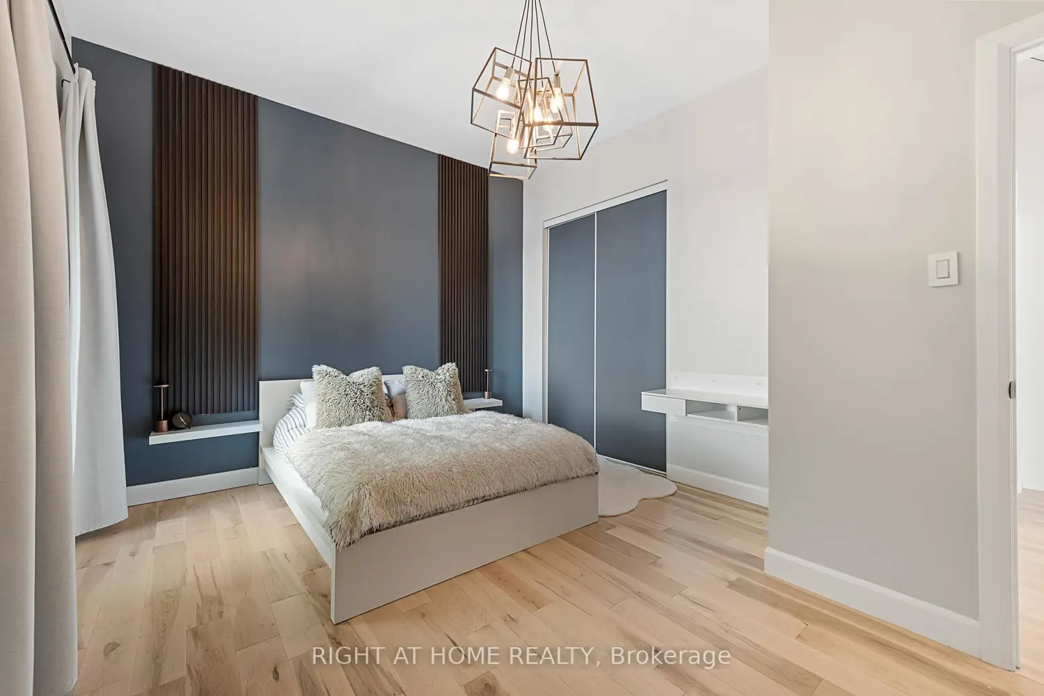 2120 Du Chateau Avenue photo 3