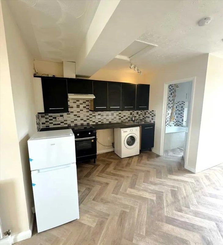 2 Bed Flat, Commercial Road, E1, N1 7GU photo 5