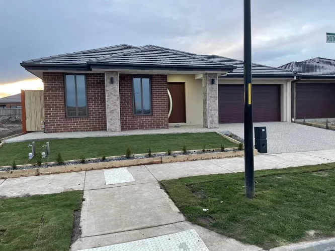 12 Notchwood Crescent, Donnybrook VIC 3064