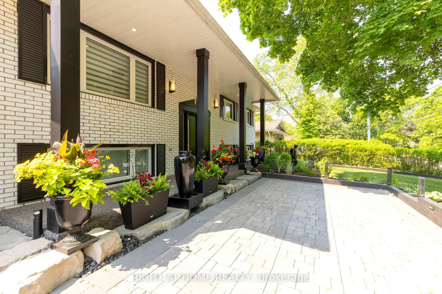 212 Lockhart Drive photo 2