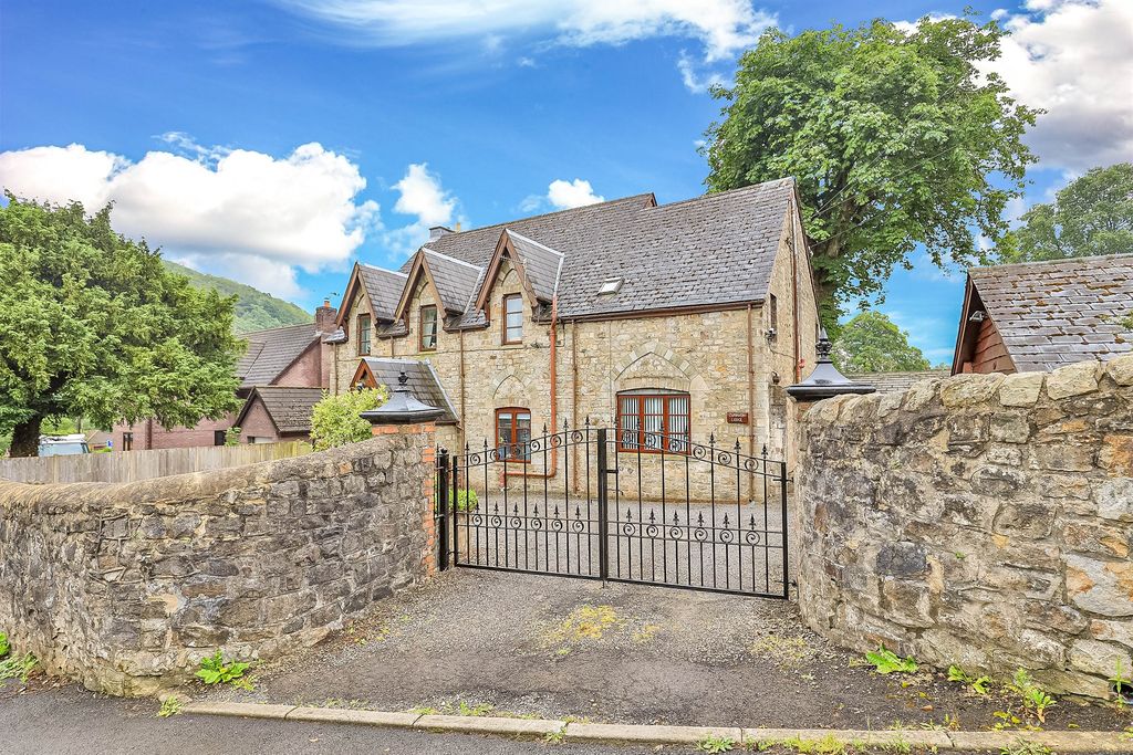 6 bed detached house for saleVicarage Lane, Abersychan, Pontypool NP4