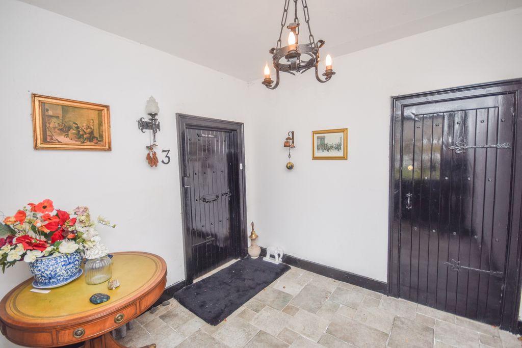 2 bed flat for salePitfour Castle, St. Madoes PH2 photo 4