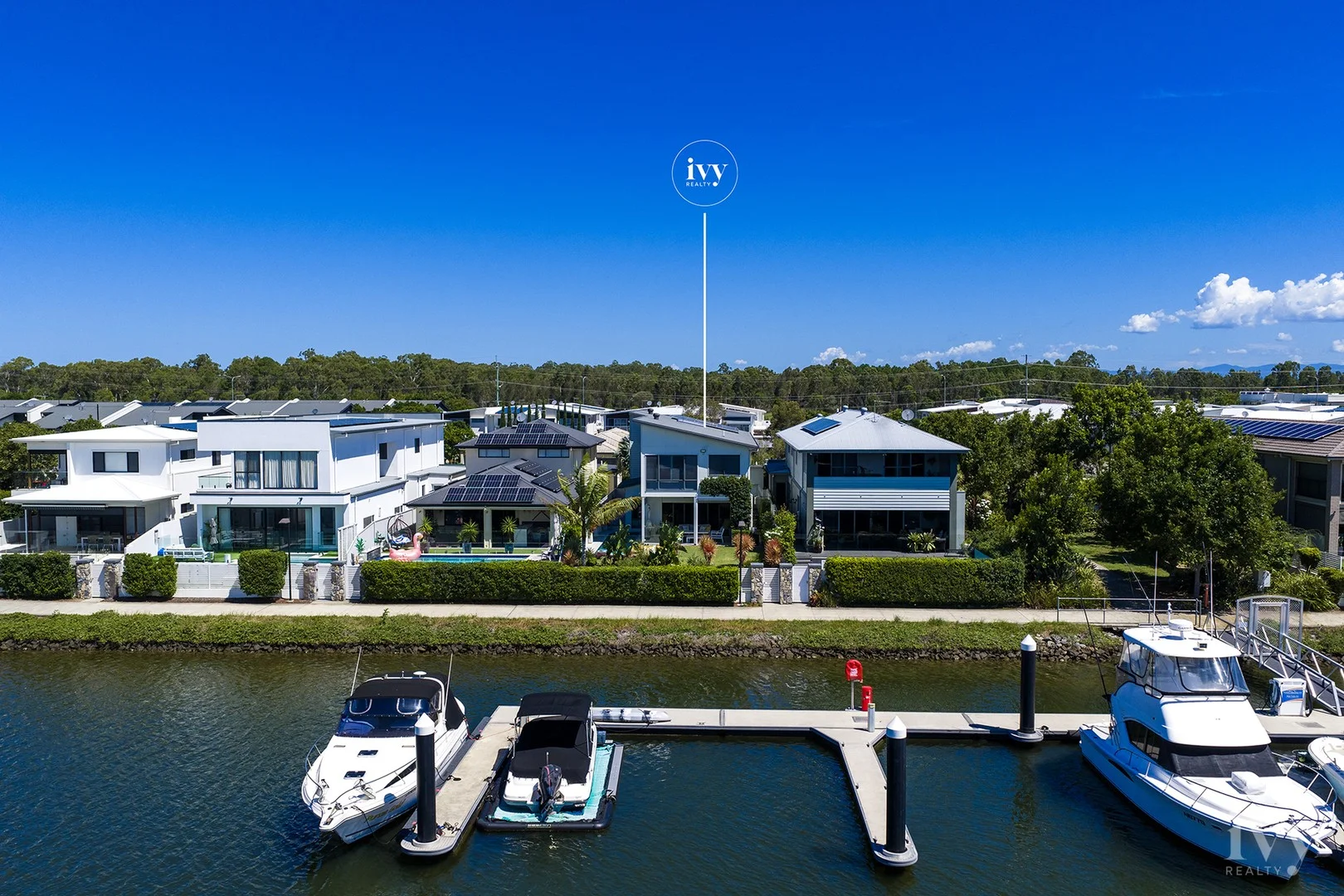 15 Waters Close, Hope Island QLD 4212 photo 2