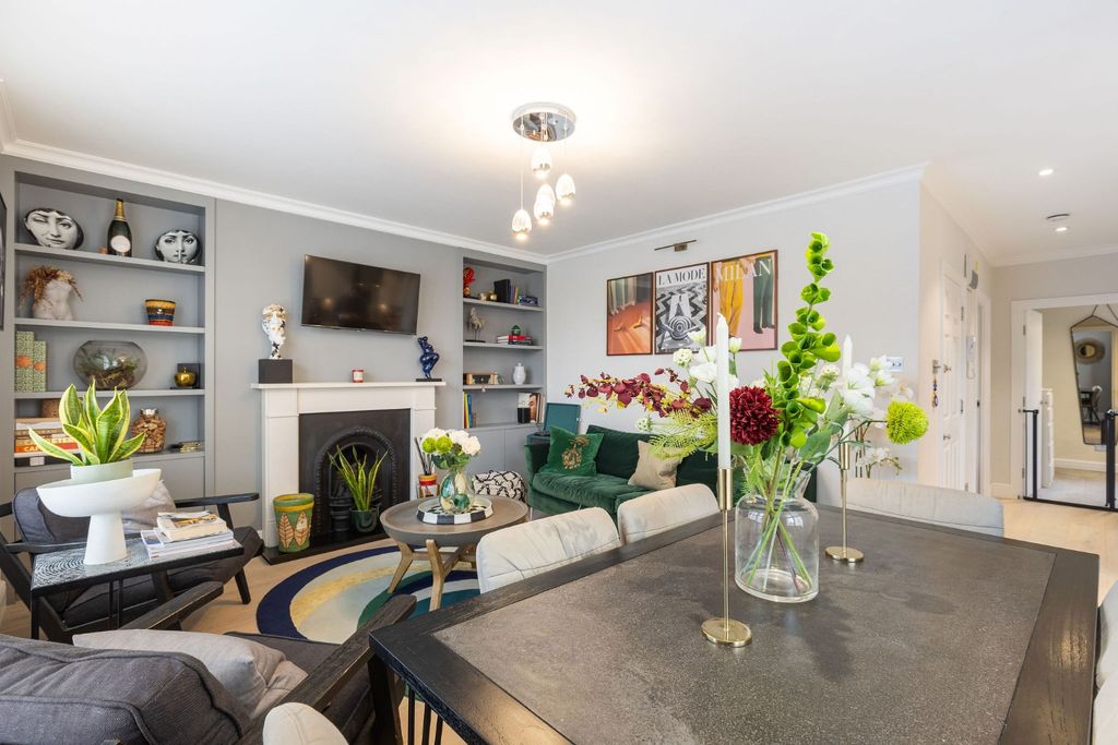 2 bed flat for saleCentral Richmond TW9 photo 2