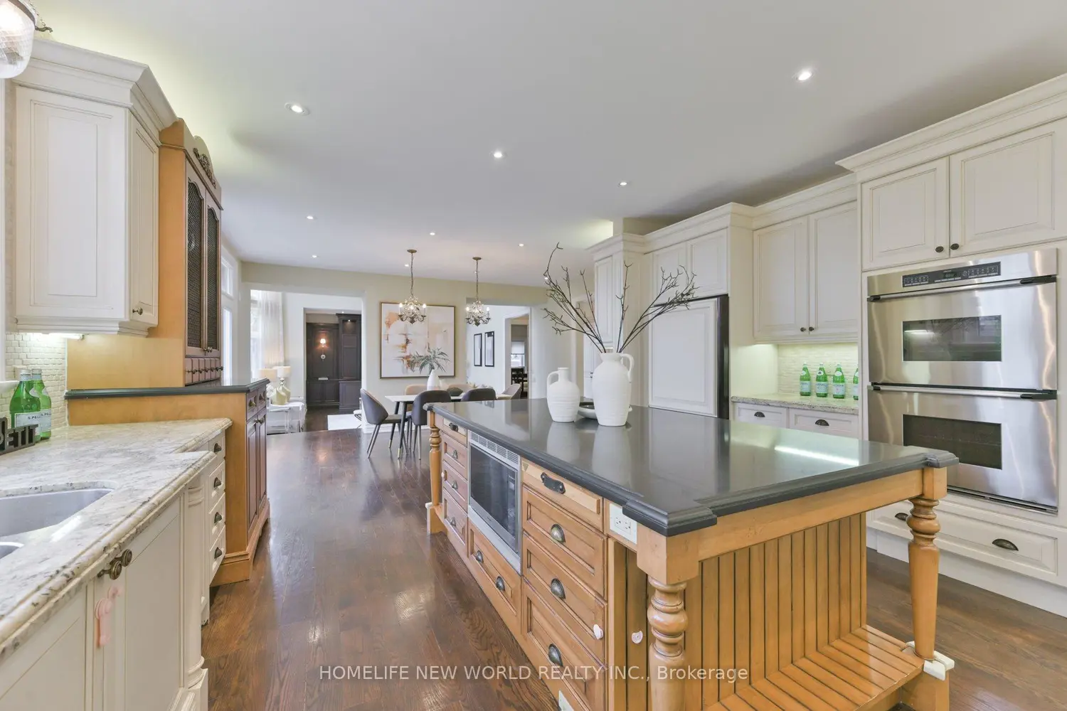 33 Evita Court photo 5