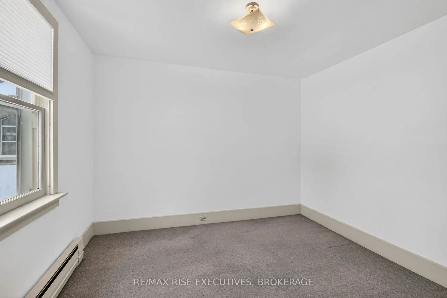 676 King Street photo 3
