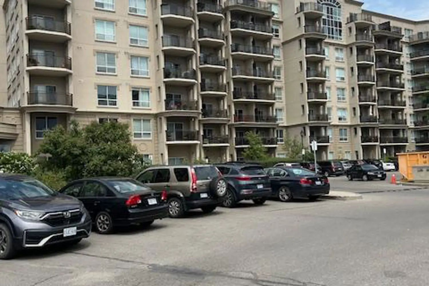 2 Maison Parc Court 403