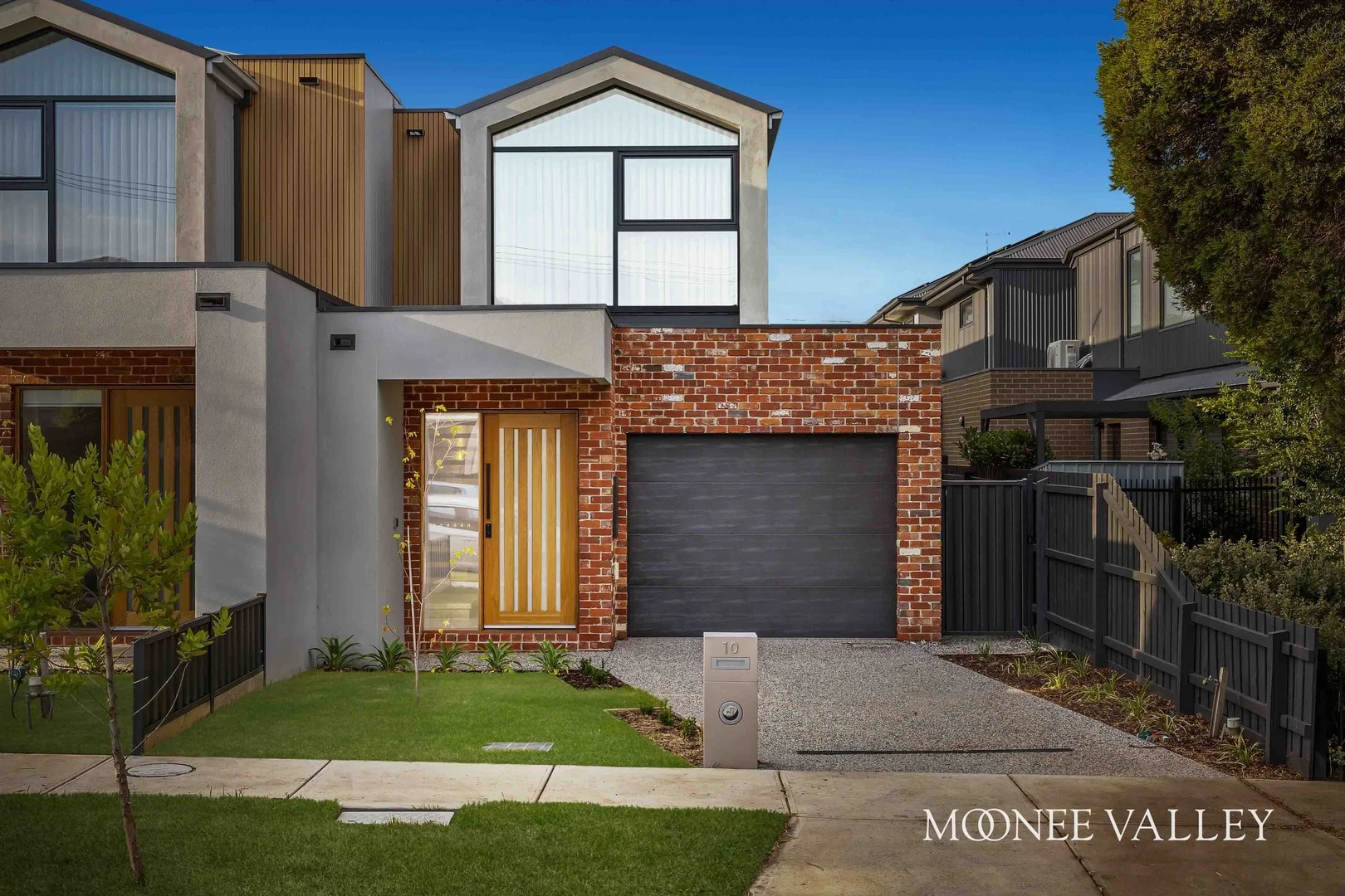 10 Riverside Avenue, Avondale Heights VIC 3034
